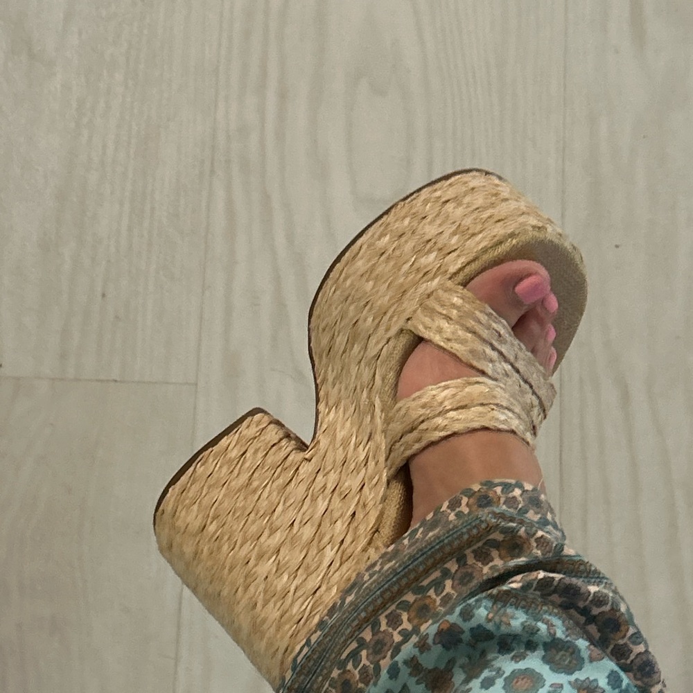 NIB Larroude Carmen Raffia Platform Sandal! Size 6! - Picture 5 of 5